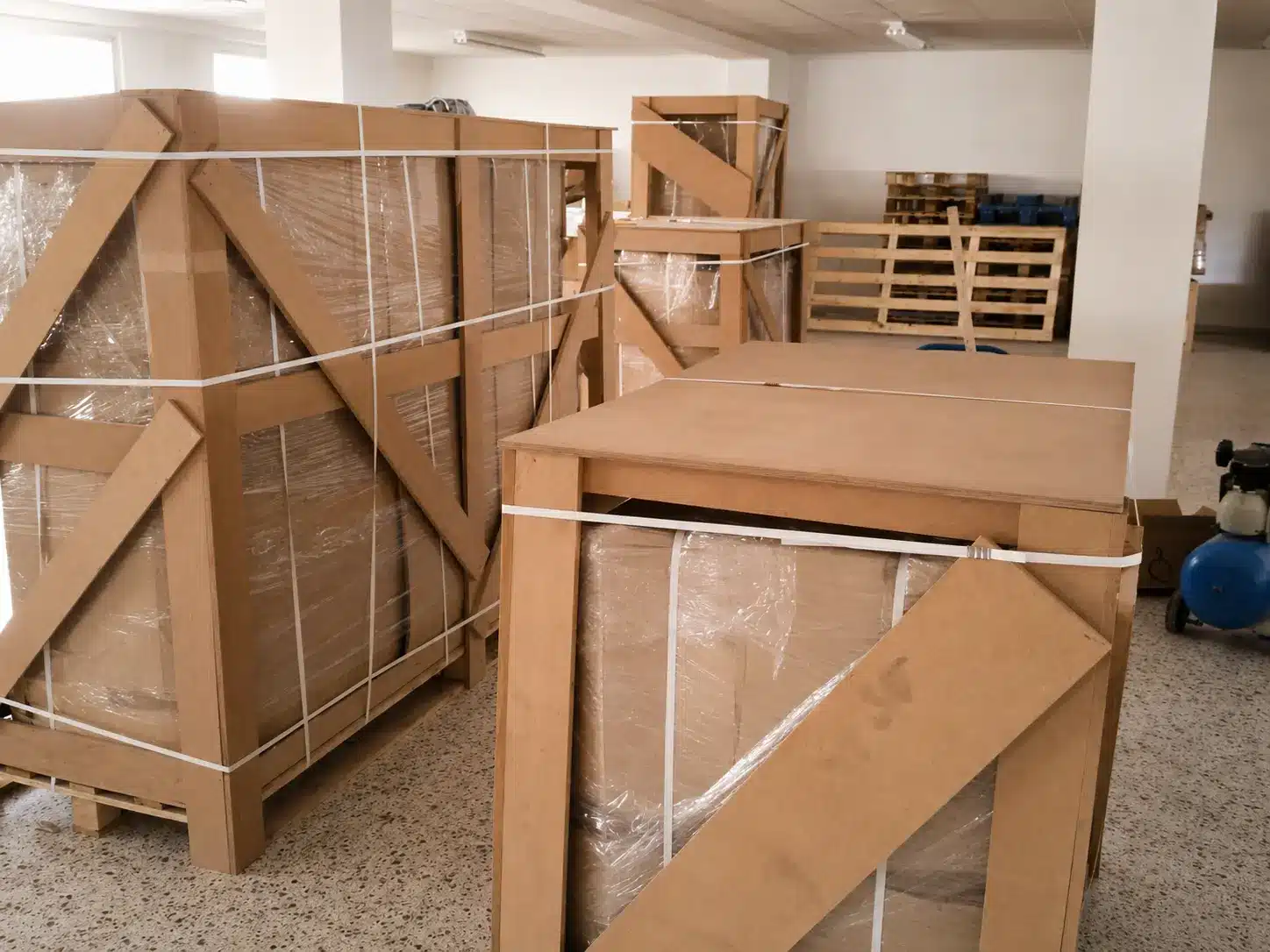 Cajas y palés de madera fabricados a medida para transportar cuadros a Madeira